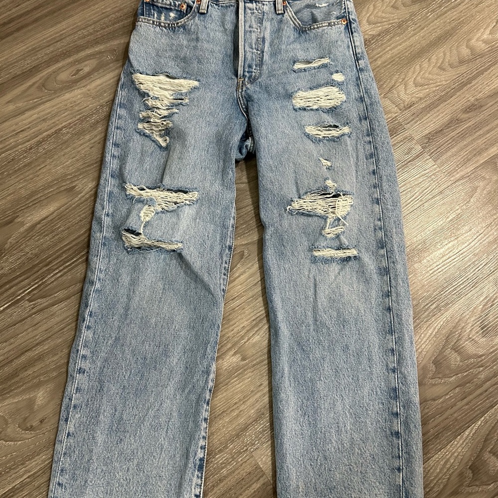 Levi’s Rib cage Straight Distressed Light wash Sz 28 Denim Jeans